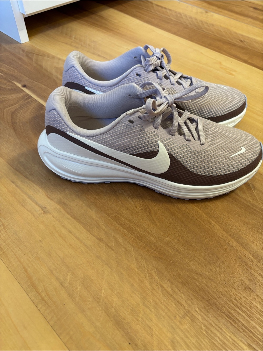 Nike Women's Light Gray and Brown Athletic Running Shoes